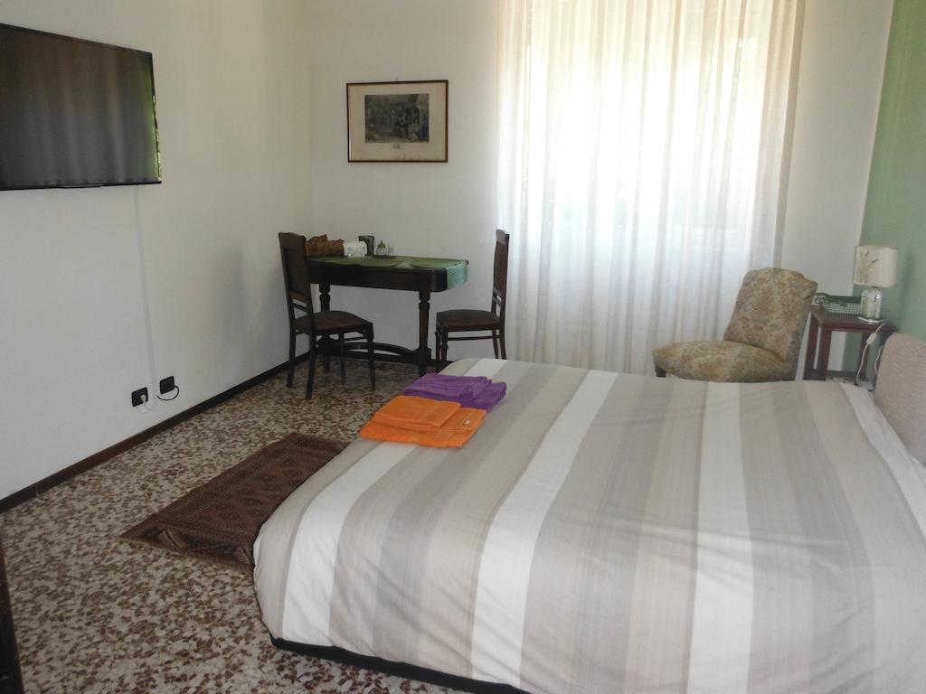 Green Quercia Apartment Como Pokoj fotografie